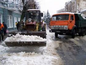 В Житомире очищают улицы и дворы города от снежных заносов и льда